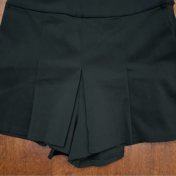 English Factory Preppy Black Pleated Skort, Sexy Academia Collegiate Size S, NWT - Picture 5 of 11